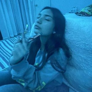 Meet your Posher, Iris